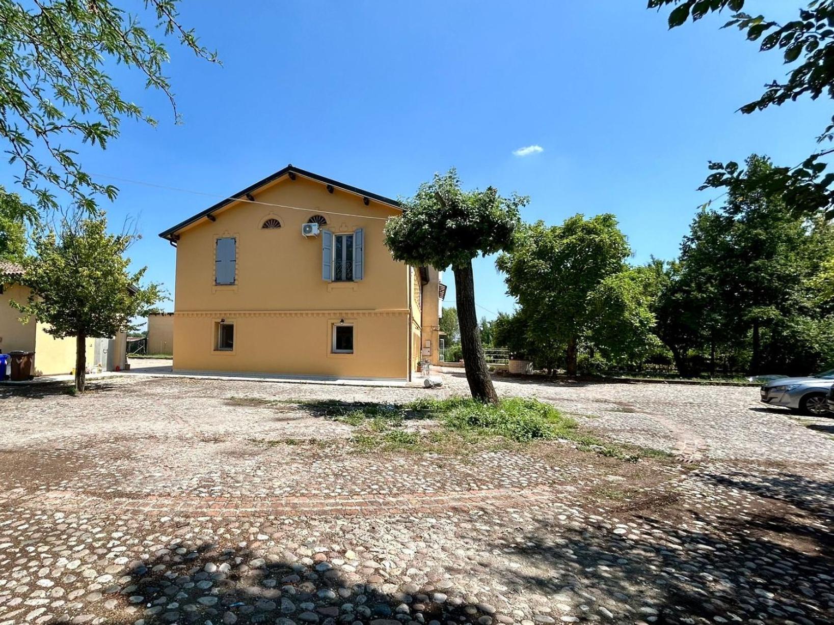 Al Civico 73 Bed & Breakfast Карпи Екстериор снимка